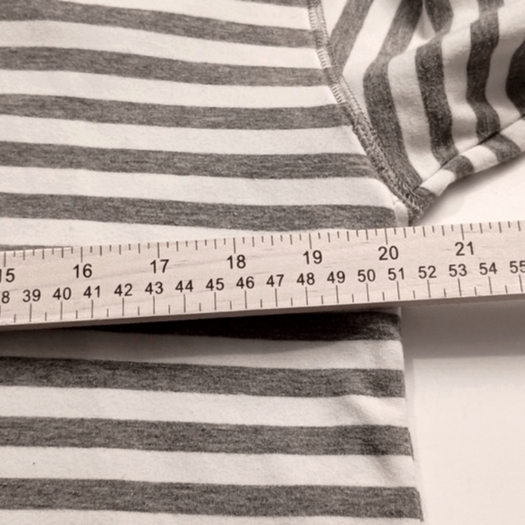 Cris Cross Open Back Performance Stripped Hoodie by Vimmia - Picture 5 of 12